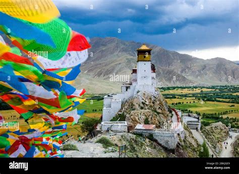 Tsetang (Zedang) in Central Tibet .